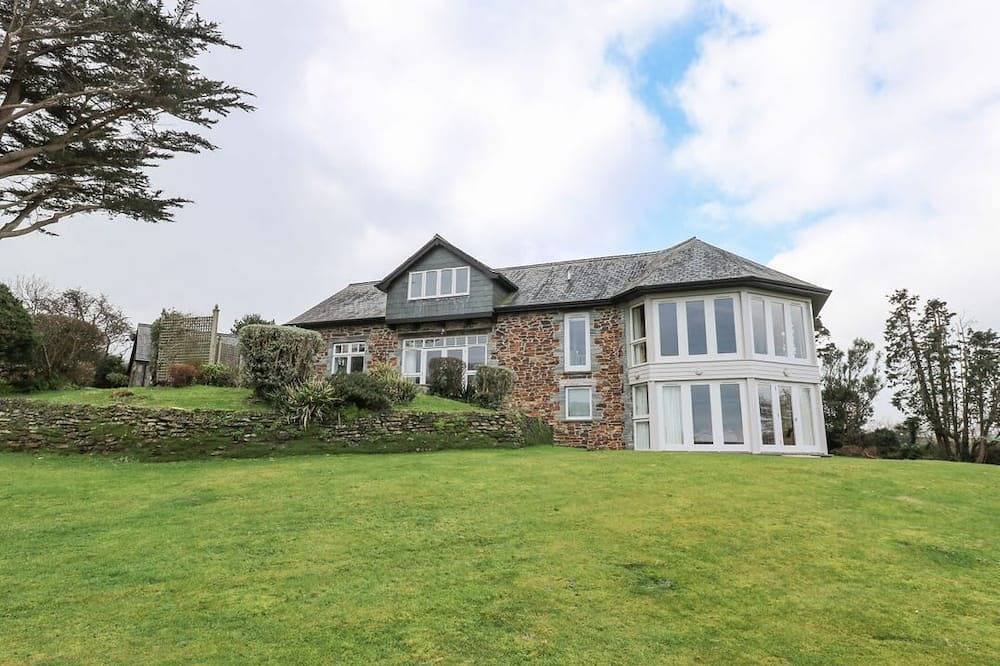 Penarvon House, Helford in Helford, Cornwall