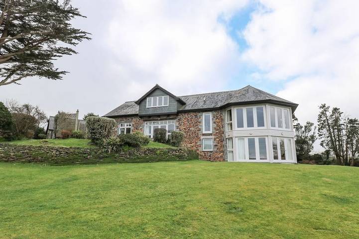 Holiday rental for 8 people, with garden in Helford