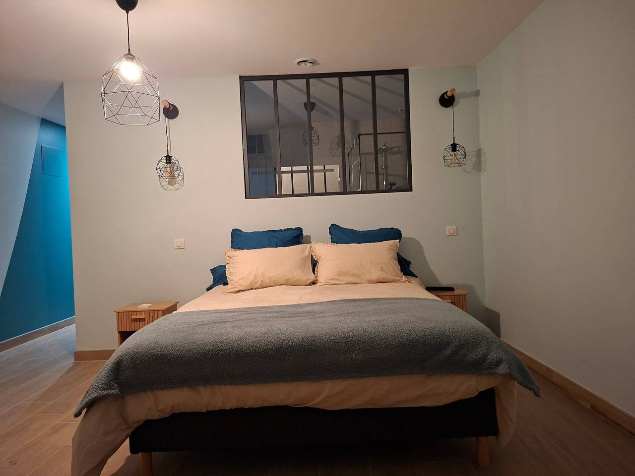 Zimmer 'Chambre Bleue' mit Gemeinschaftsterrasse, Gemeinschaftsgarten und WLAN in Bussières-lès-Belmont, Champsevraine