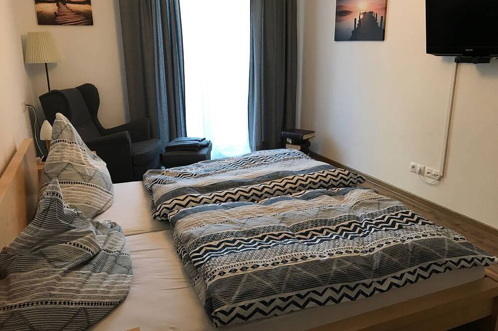 Ganze Wohnung, Schöne barrierefreie 3 1/2-Zimmer-Wohnung in Strandbadnähe! in Allensbach, Untersee