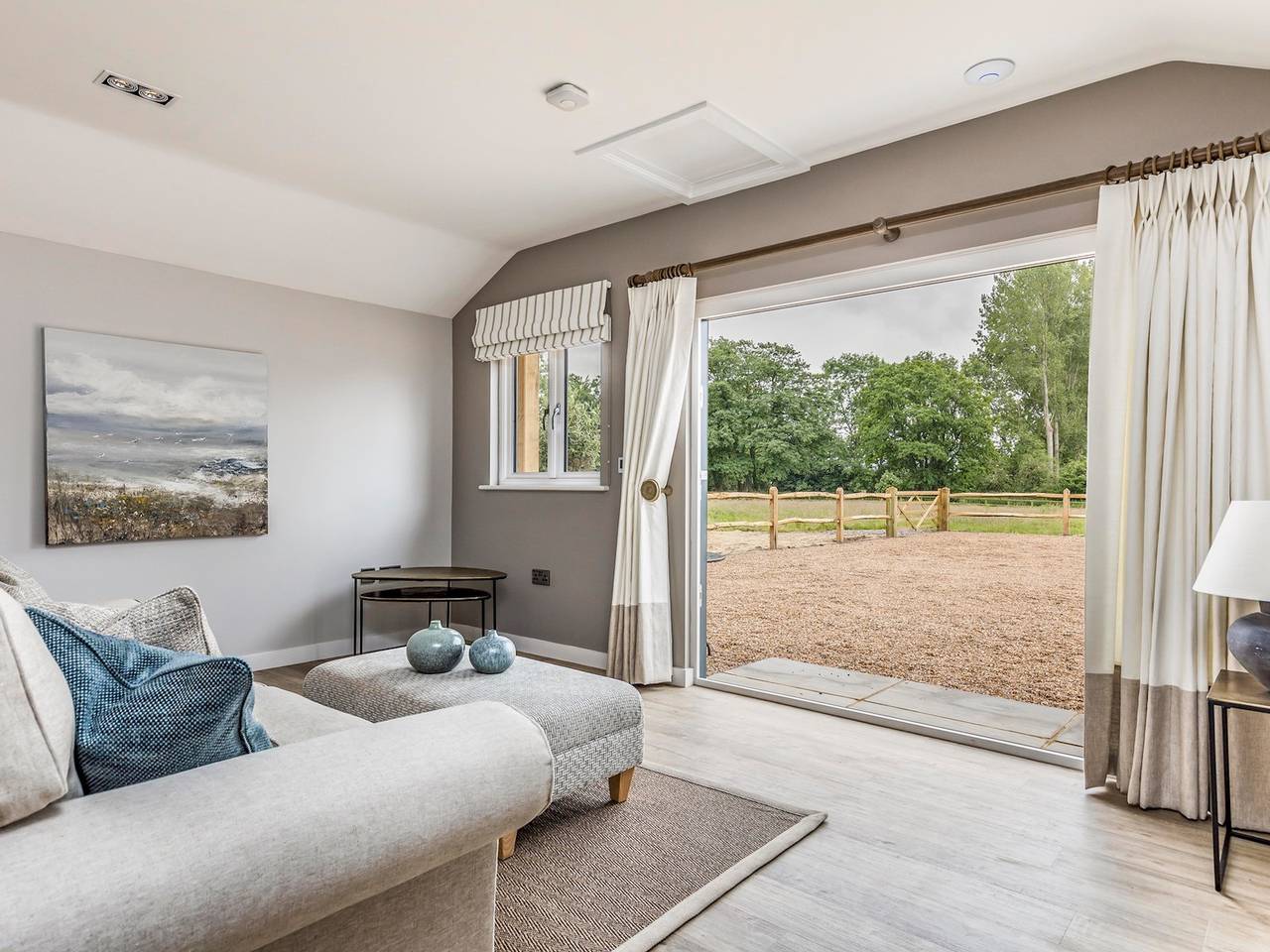 Entire apartment, Delightful 1 bed lodge in South Downs village - Pass the Keys in Funtington, South Downs
