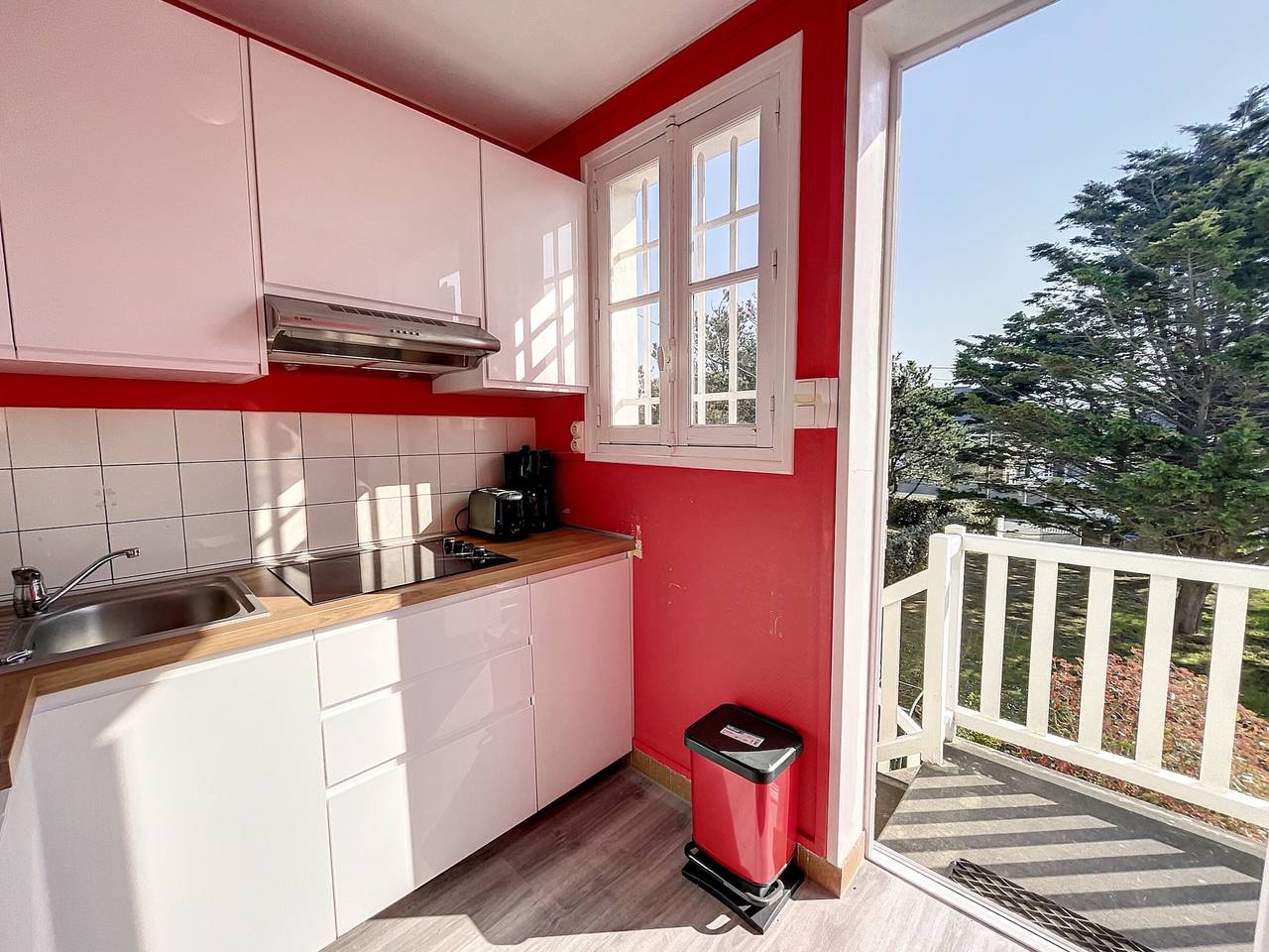 Ganze Wohnung, Wohnung mit Balkon, Garten und direktem Strandzugang in Jullouville, Côte de la Déroute