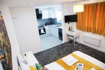 Holiday Apartment for 5 People in Harrow, London, Photo 2
