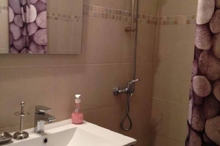 Gîte pour 2 personnes, avec terrasse et jacuzzi dans Plage de Portissol - 3