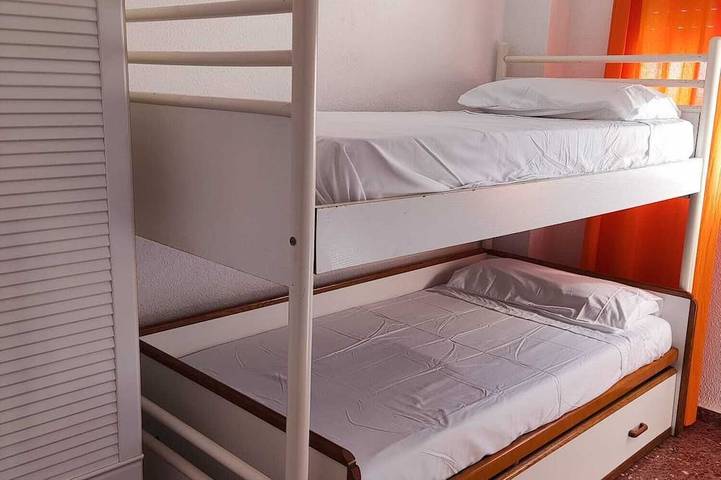 Ganze Wohnung, Apartment facing the sea, with private access to the beach and pool. in Sueca, Costa de Valencia