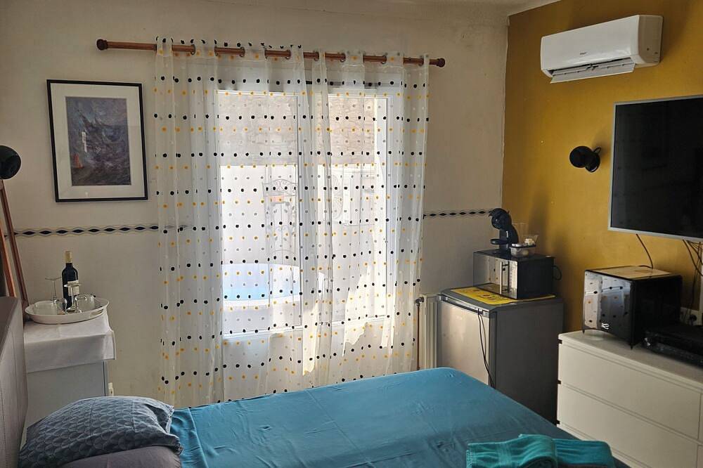 Serge Le Belge chambre 3 Vip - terrasse - jacuzzi in Lézignan-Corbières, Région de Narbonne