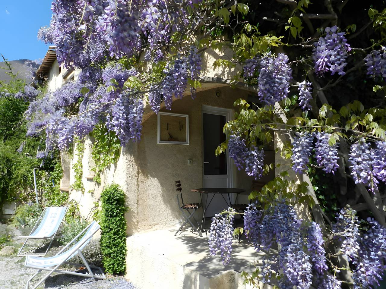 Gîte « Lavande » avec vue sur la montagne, terrasse privée et Wi-Fi in La Robine-sur-Galabre, Alpes-de-Haute-Provence