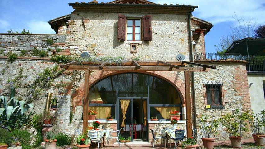 Villa per 8 persone, con terrazza e piscina nonché giardino in Rapolano Terme