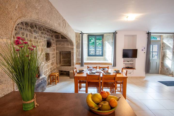Gîte pour 6 personnes, avec terrasse et vue dans Albaret-le-Comtal - 3