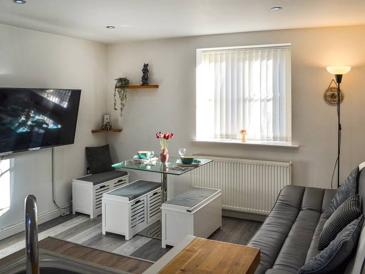 Log cabin for 2 people, with pets in Beverley