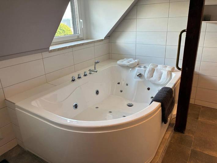 Gîte pour 3 personnes, avec vue ainsi que jardin et terrasse à Hohenstein-Ernstthal - 4