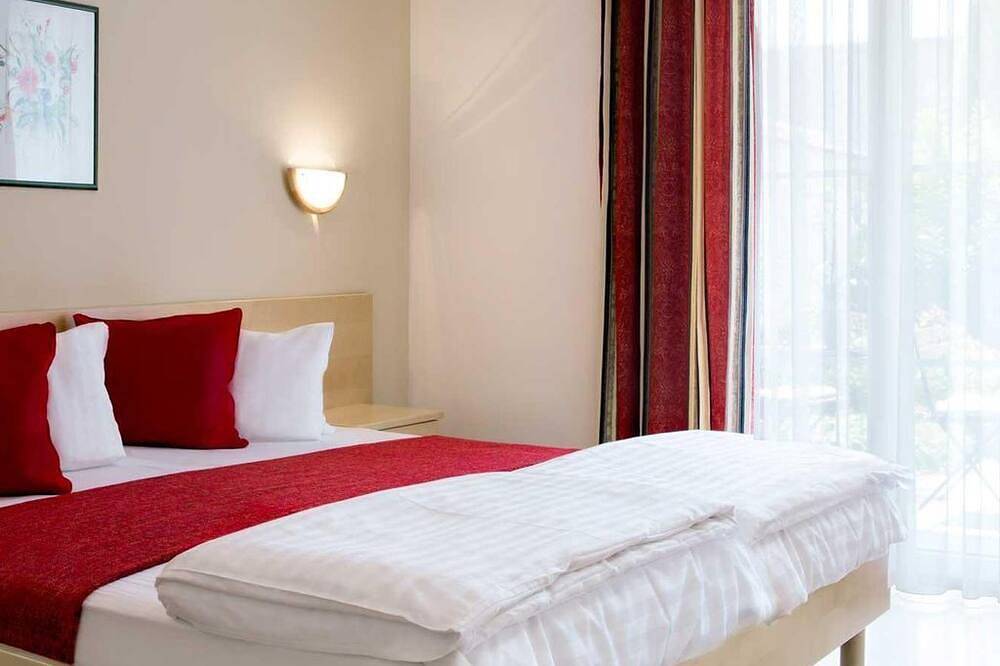 Landhaus Pannonia - Doppelzimmer mit Dusche, Wc  Online in Mörbisch am See, Leithaberg