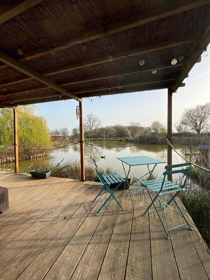 Location de vacances pour 38 personnes, avec Terrasse ainsi que Jardin et Piscine à Saint-Privé