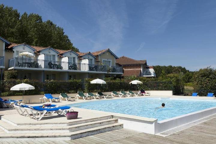 Gîte pour 4 personnes, avec piscine et vue sur le lac ainsi que terrasse et vue à Marciac - 3