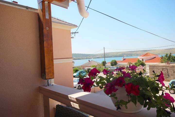 Ganze Wohnung, Apartment Rustica mit 2 Schlafzimmern in Ljubač (Dalmatien), Zadar