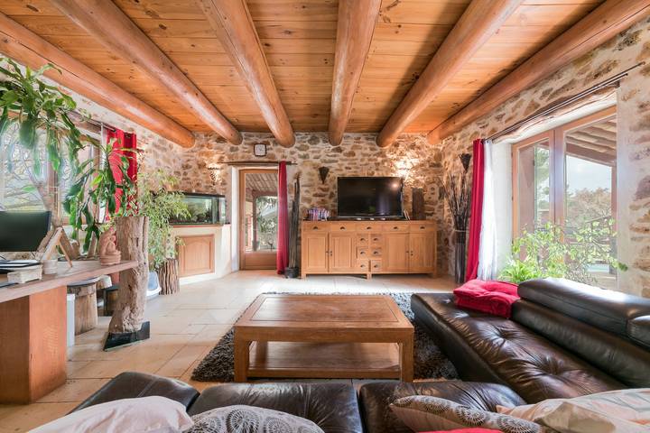 Location de vacances pour 12 personnes, avec jardin ainsi que piscine et terrasse à Aups - 2