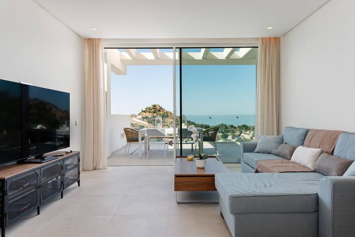 Apartamento entero, Apartamento 'Palo Alto' con vistas al mar, Wi-Fi y aire acondicionado in Ojén, Sierra de las Nieves