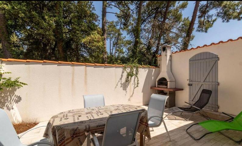 Location de vacances pour 2 personnes, avec vue ainsi que terrasse et jardin, animaux acceptés dans Petite Plage Saint Trojan Les Bains - 4
