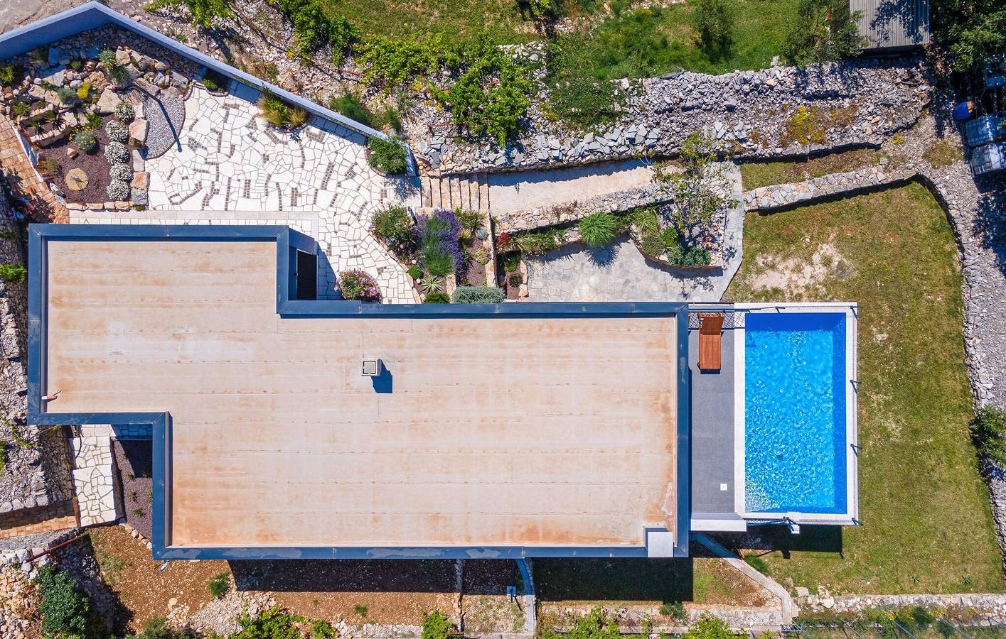 Gemütliche 1-Zimmer-Wohnung mit Pool und Terrasse, 2 km vom Strand entfernt in Raša, Ostküste Istrien