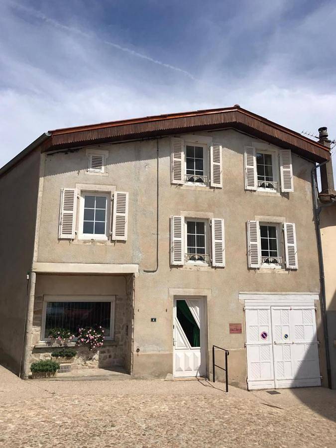 Location de vacances pour 12 personnes, avec terrasse ainsi que vue et jardin à Vollore-Ville - 2