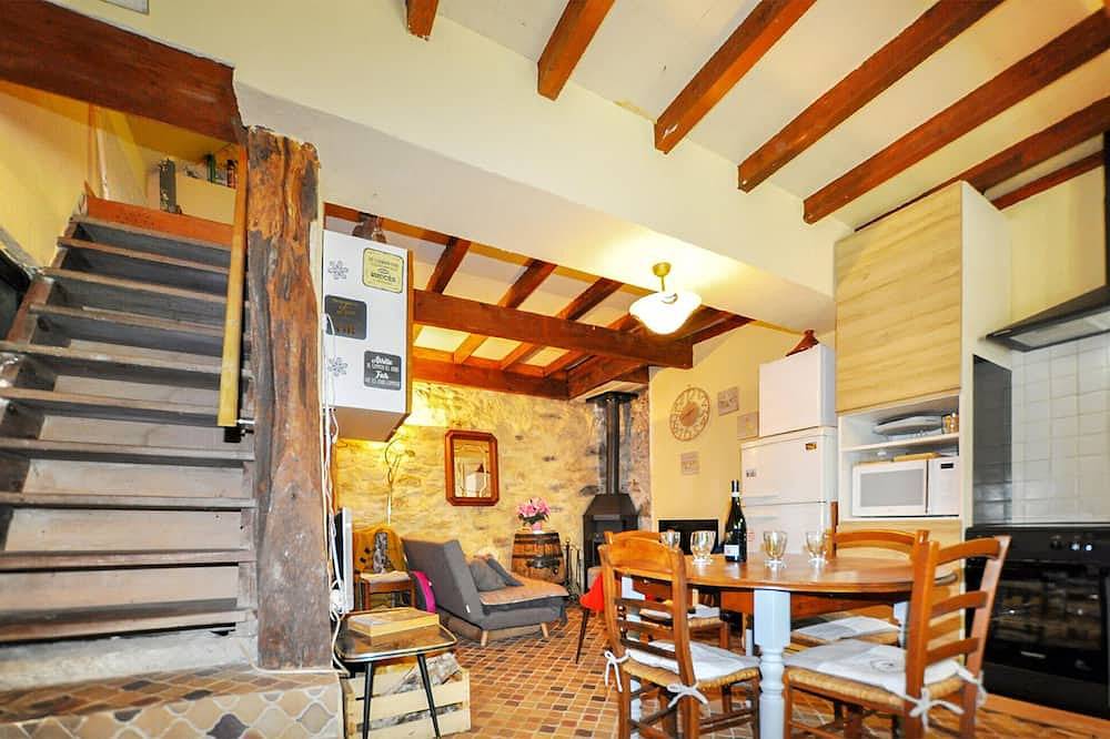 Lovely home in Seix with Wifi in Seix, Parc naturel régional des Pyrénées ariégeoises
