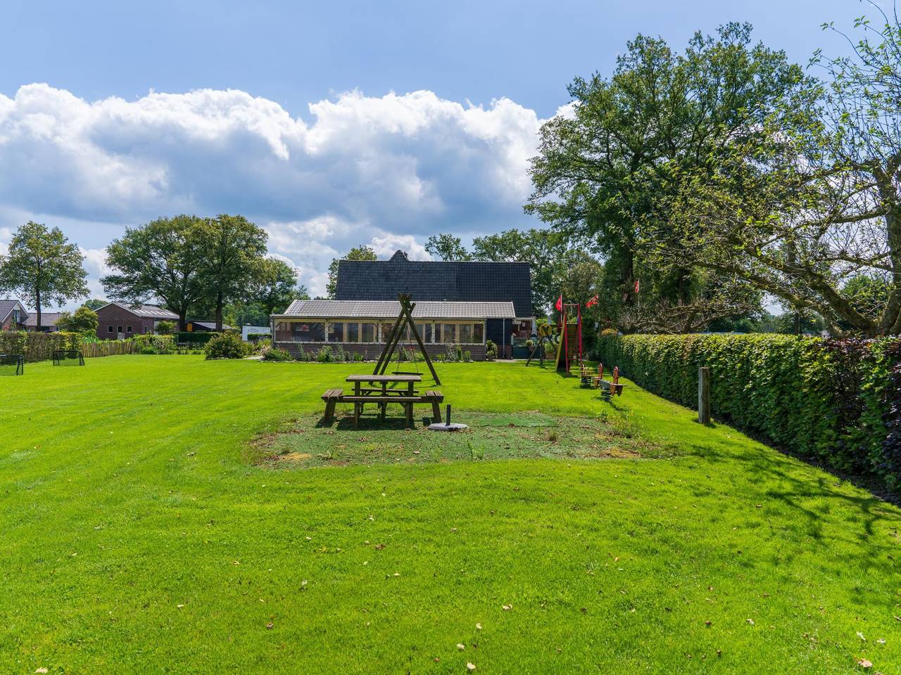 Familie vakantiehuis met grote serre en uitzicht in Hellendoorn, Sallandse Heuvelrug
