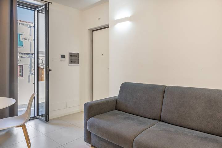Appartement entier, Appartement « Calcagno Home 3 » avec terrasse privée, Wi-Fi et climatisation in Milazzo, Province de Messina