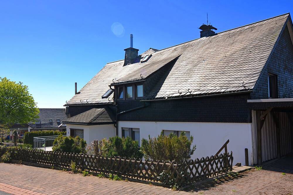Vrijstaand vakantiehuis met Sauna, op hoogste punt Sauerland (50m van skiliften) in Altastenberg, Hochsauerlandkreis