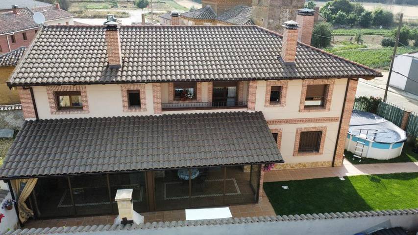 Casa rural para 10 personas, con piscina además de vistas y jardín en Saldaña-Valdavia - 2