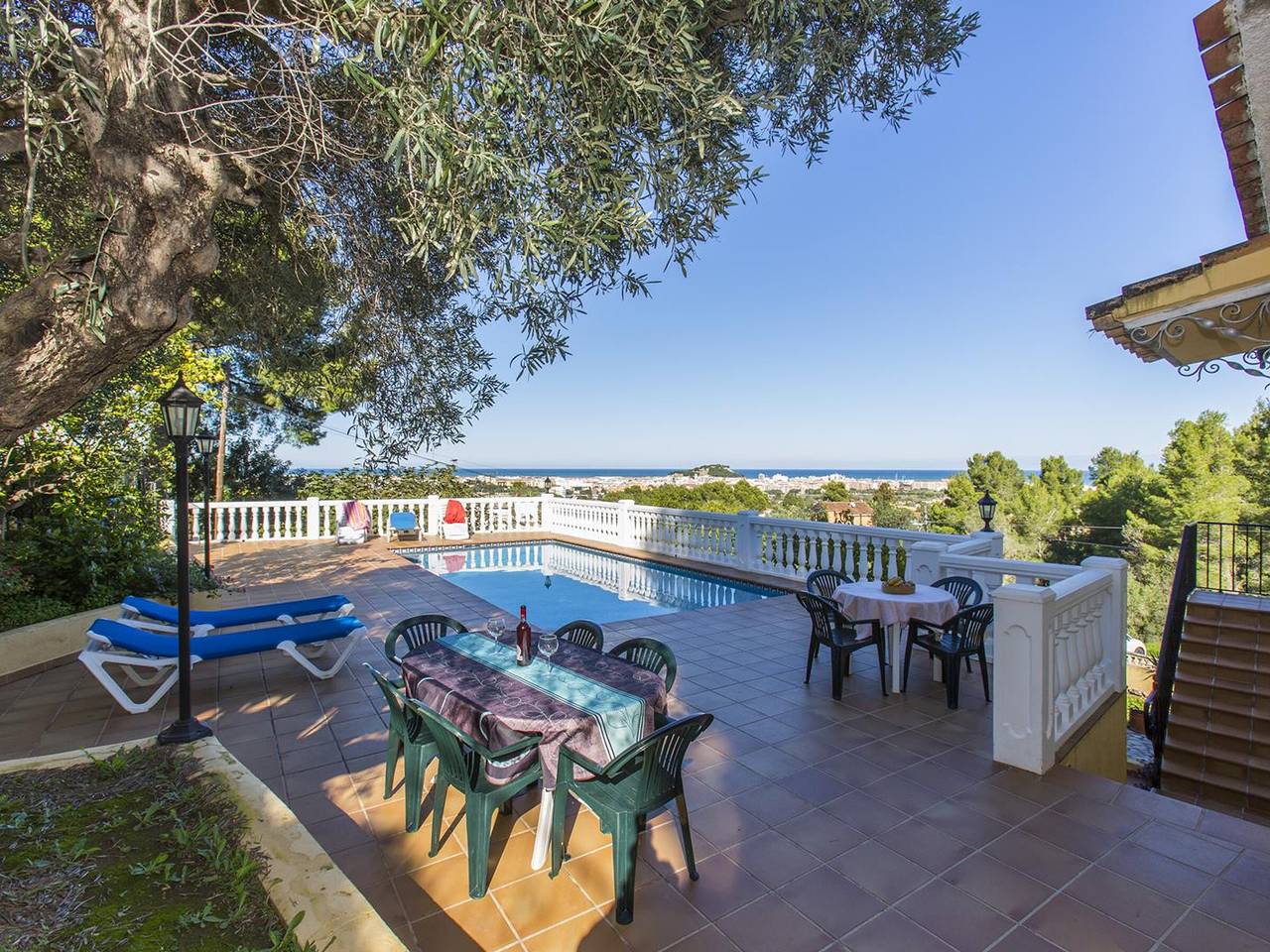 Villa en Denia con piscina privada, aire acondicionado y wifi, cerca de playas y ciudad in Montgó, Dénia