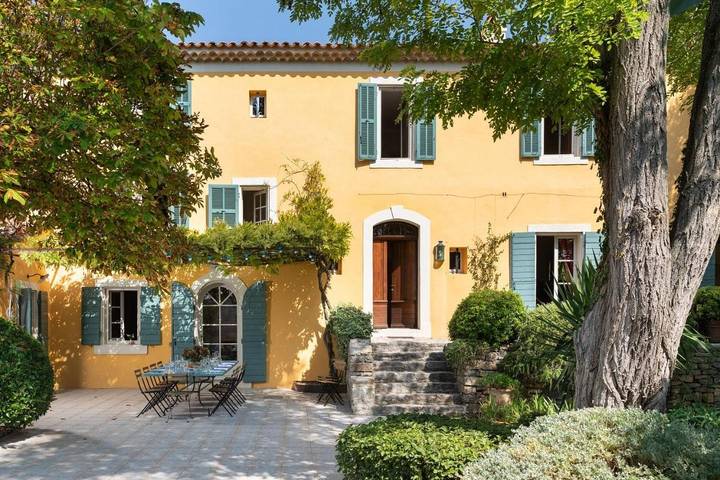 Location de vacances pour 14 personnes, avec vue ainsi que jardin et piscine, animaux acceptés à Pignans - 2