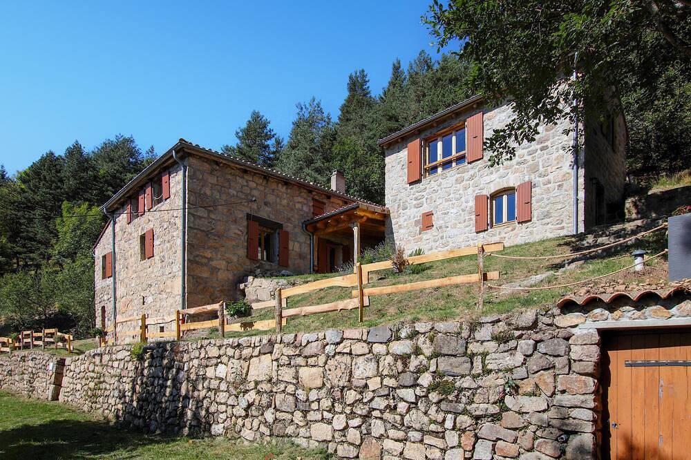 4 bedroom nice home in Saint Etienne de Serre in Saint-Étienne-de-Serre, Parc naturel régional des Monts d'Ardèche