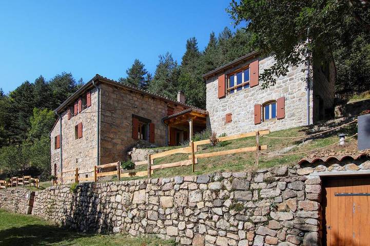 Location de vacances pour 11 personnes, avec jardin à Saint-Étienne-de-Serre