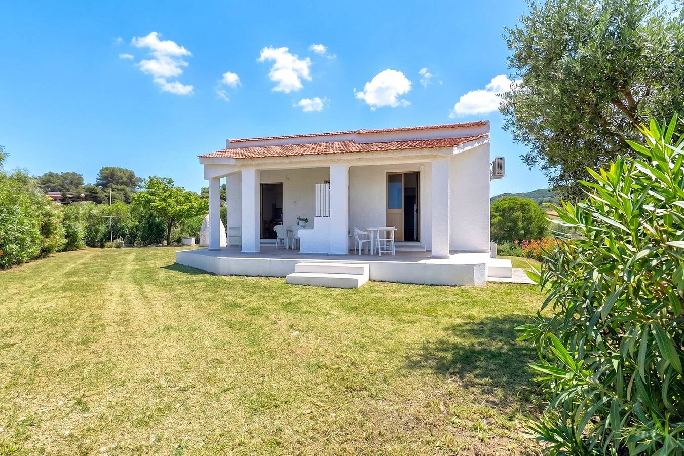 Apartamento inteiro, Apartamento 'villa singola 3' com vista montanha, Wi-Fi e ar condicionado in La Muddizza, Valledoria