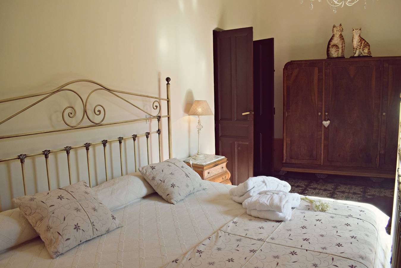 Entire studio, Room 'Familiar - La Hornacina' with Shared Pool, Wi-Fi and Air Conditioning in Consuegra, Toledo Province