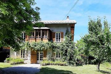 Gîte pour 6 personnes, avec jardin à Beauvezer