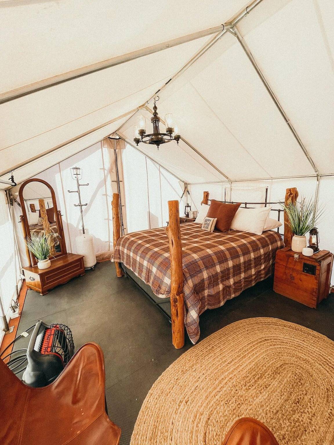 Glamp Tent b/w Zion & Bryce, Outdoor Shower & Wifi in Mohave County