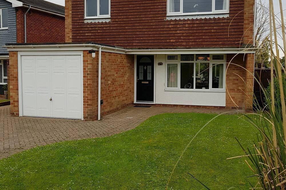Spacious 3 bed detached house in Hayling Island, Havant