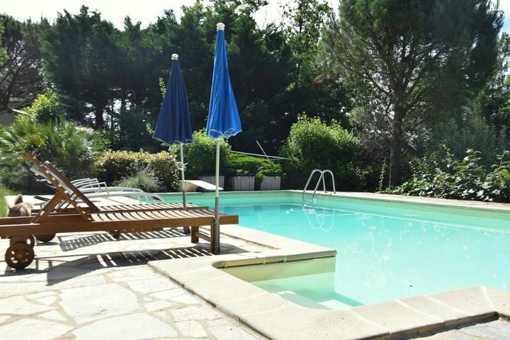 Chambre d’hôte pour 6 personnes, avec Balcon et Terrasse ainsi que Jardin et Piscine à Montredon-Labessonnié