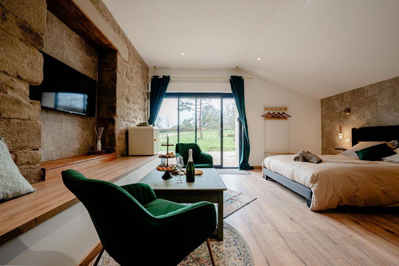Double Room with Private Bathroom in Nesmy, Région de La Roche-sur-Yon