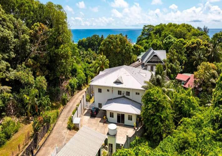 Gîte pour 3 personnes, avec jardin et vue dans Takamaka