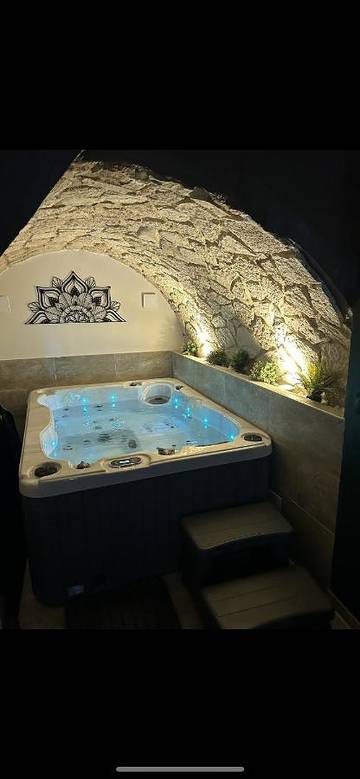 Cottage pour 2 personnes, avec sauna et jacuzzi à Carnoules