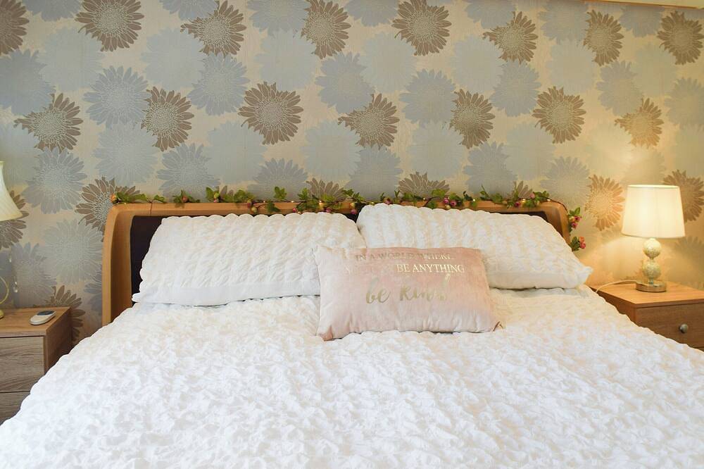 1 bedroom accommodation in Almondbury, near Huddersfield in Huddersfield, West Yorkshire