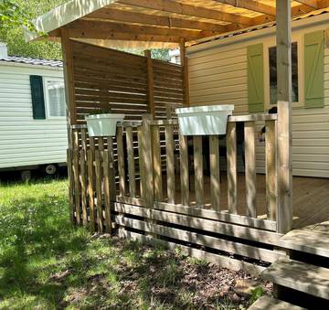 Gîte pour 7 personnes, avec piscine et terrasse, animaux acceptés à Nages