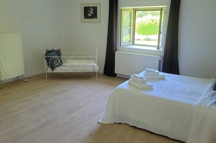 Gîte pour 4 personnes, avec terrasse et piscine à La Caillère-Saint-Hilaire - 2