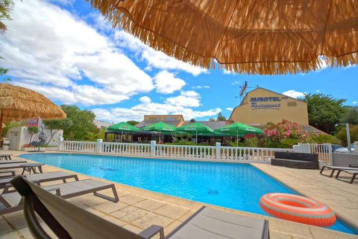 Hôtel pour 2 personnes, avec piscine et terrasse, animaux acceptés