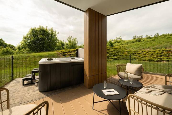 Apartament wakacyjny dla 4 osób, z Balkon i Jacuzzi oraz Taras i Ogród w Mikołajki