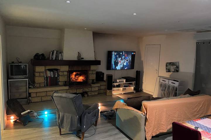 Entire apartment in lakefront house two bedrooms living room kitchens bathtub in Aussonne, Umgebung Toulouse