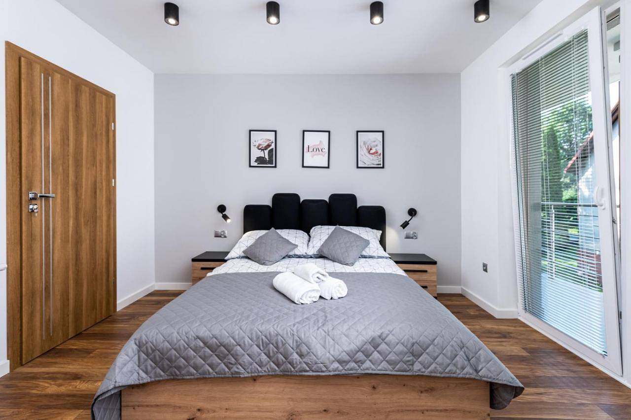 Prestigious Residence with Garden, Garage, and Elegant Rooms in Krakau, Kleinpolen