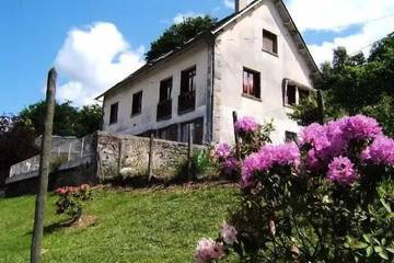 Cottage pour 3 personnes, avec terrasse à Saint-Hilaire-les-Courbes